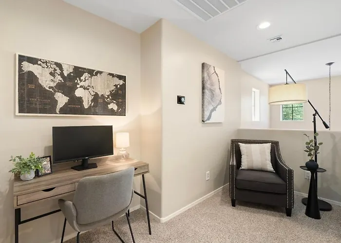 Epic Game Room, 2 Pools, Near Az Athletic Grounds *