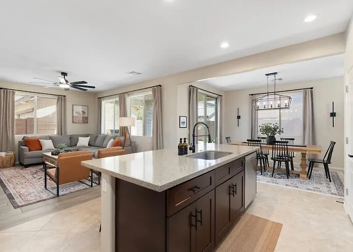 Epic Game Room, 2 Pools, Near Az Athletic Grounds *