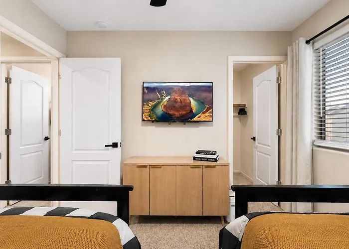 Epic Game Room, 2 Pools, Near Az Athletic Grounds Holiday home Gilbert