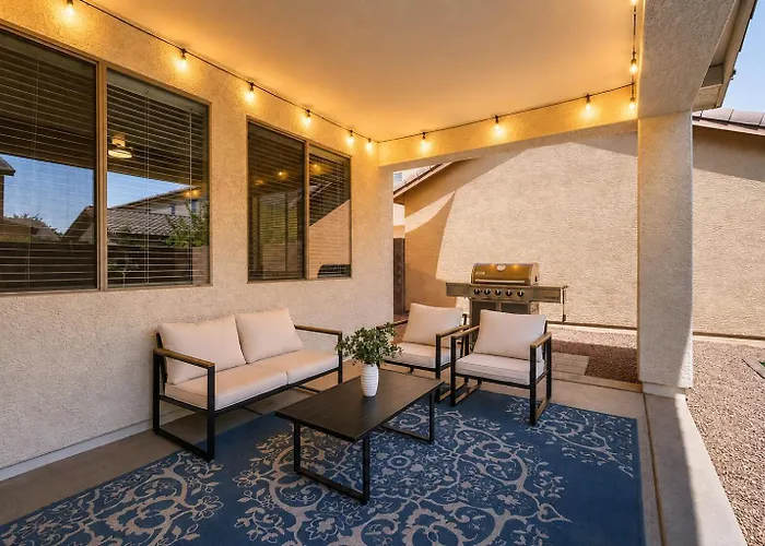 Epic Game Room, 2 Pools, Near Az Athletic Grounds Holiday home